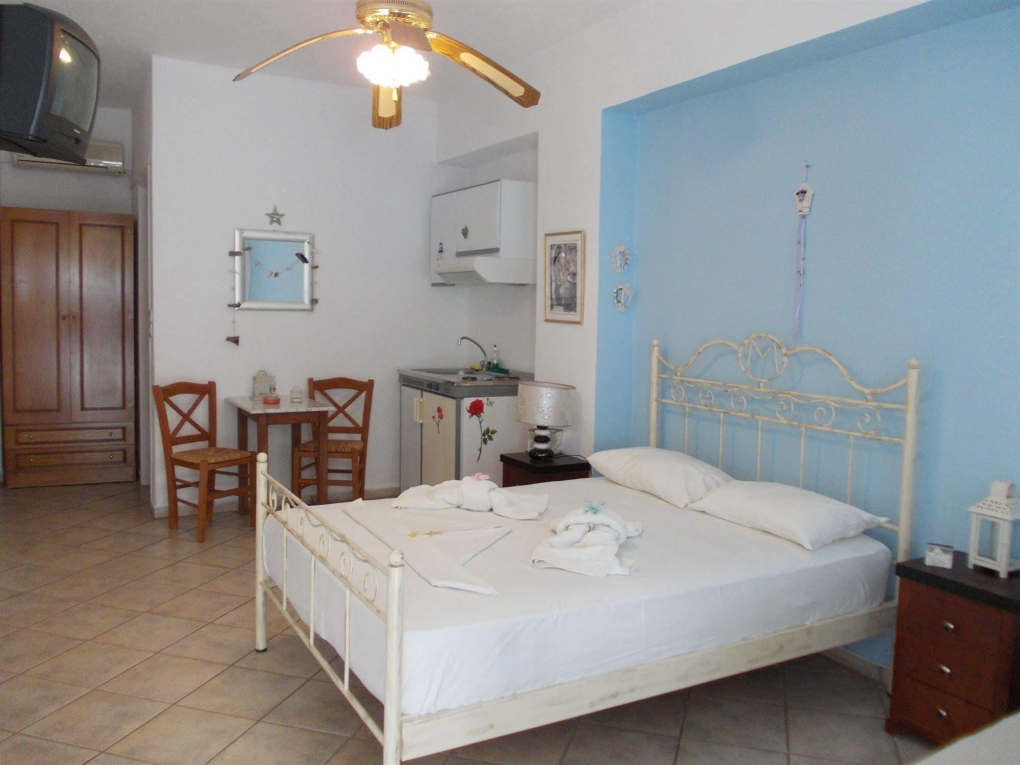 Manos Apartments Mégas Yialós-Nítes Esterno foto